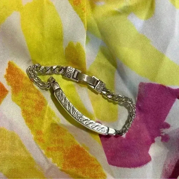 Brighton Mother’s Day “MOM” ID Chain bracelet - Picture 3 of 12